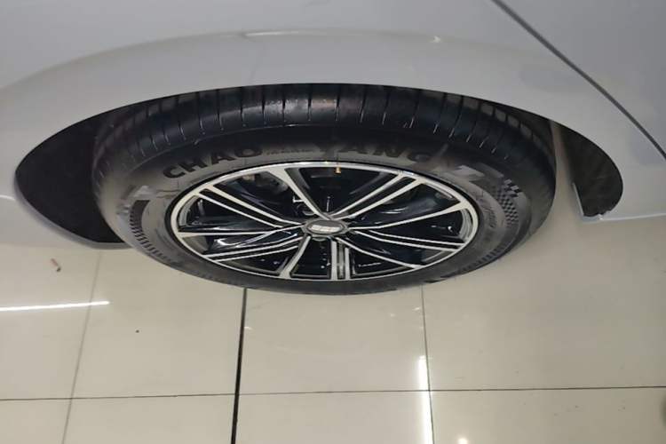 Used Geely Galaxy A7 2025 Model EM-i 70km Launch Edition Right Rear Wheel Hub