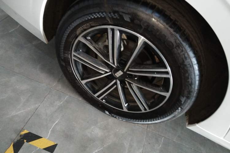 Used Geely Galaxy A7 2025 Model EM-i 70km Luxury Edition Right Rear Wheel Hub