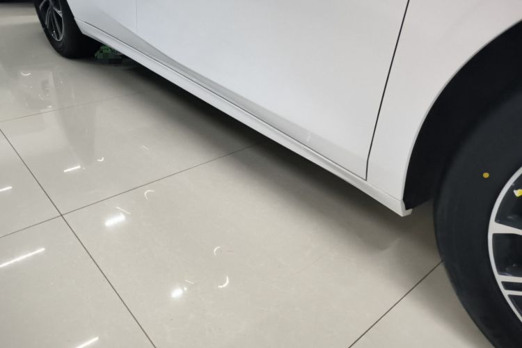 Used Geely Galaxy A7 2025 Model EM-i 70km Luxury Edition Right Side Sill