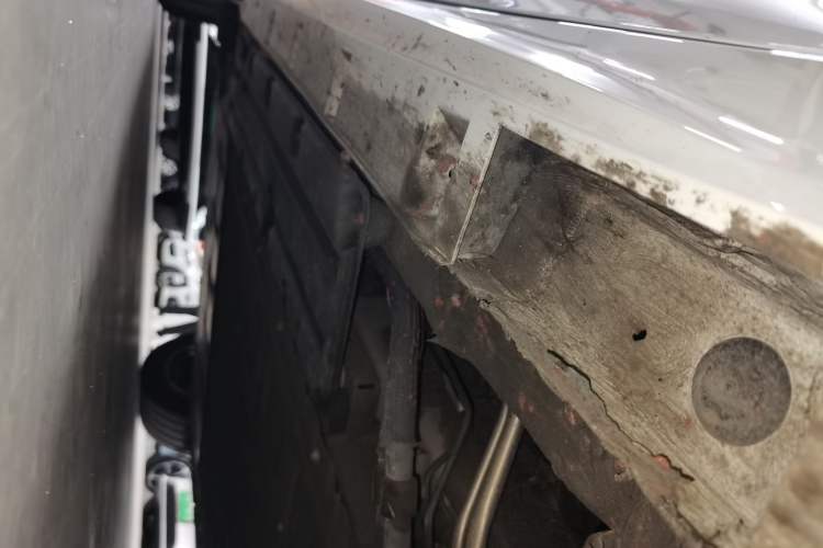 Used Geely Galaxy A7 2025 Model EM-i 150km Long-Distance Edition Right Side Sill
