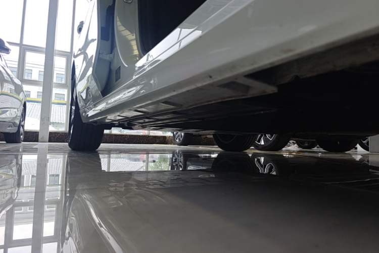 Used Geely Galaxy A7 2025 Model EM-i 150km Long-Distance Edition Right Side Sill