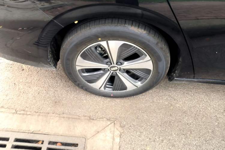 Used Geely Galaxy A7 2026 Model EV 550km Premium Edition Right Rear Wheel Hub