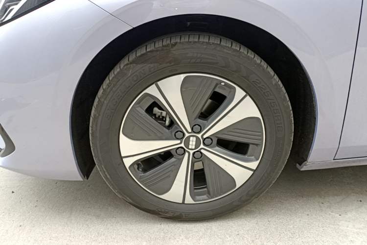Used Geely Galaxy A7 2026 Model EV 550km Premium Edition Left Front Wheel Hub
