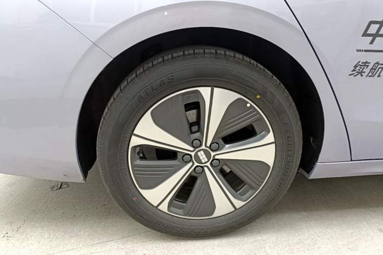Used Geely Galaxy A7 2026 Model EV 550km Premium Edition Right Rear Wheel Hub