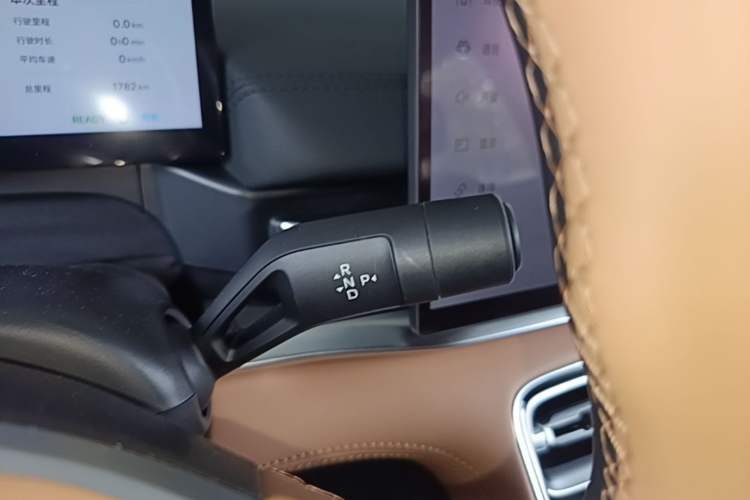 Used Geely Galaxy A7 2026 Model EM-i 235 km Starship Edition Gear Lever