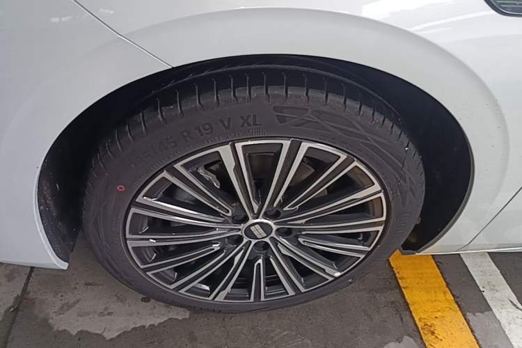 Used Geely Galaxy A7 2026 Model EM-i 235 km Starship Edition Left Front Wheel Hub