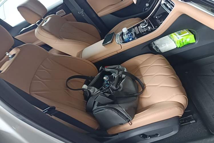 Used Geely Galaxy A7 2026 Model EM-i 235 km Starship Edition Right Front Seat