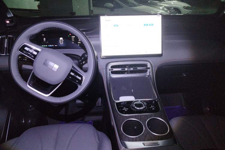 Used Geely Galaxy M7 2026 Model Yuanyoujia 225km Exploration+ Edition Center Console