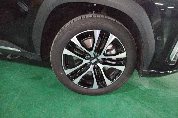 Used Geely Galaxy M7 2026 Model Yuanyoujia 225km Exploration+ Edition Right Front Wheel Hub