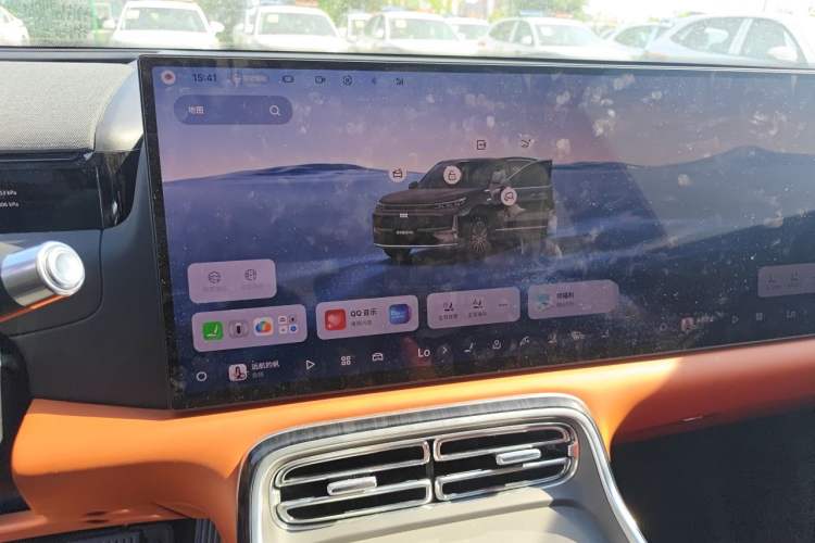 Used Geely Galaxy M9 2025 Model 210km Four-Wheel-Drive Leading Edition Audio And AC Panel