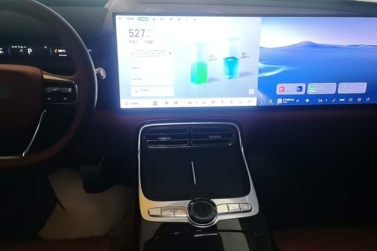 Used Geely Galaxy M9 2025 Model 210km Four-Wheel-Drive Leading Edition Audio And AC Panel