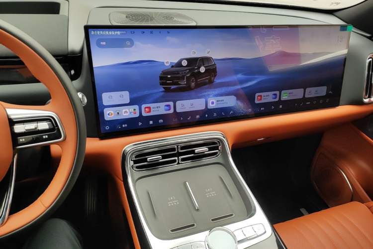 Used Geely Galaxy M9 2025 Model 210km Four-Wheel-Drive Leading Edition Audio And AC Panel