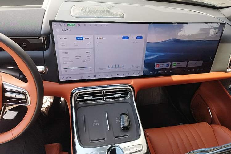 Used Geely Galaxy M9 2025 Model 210km Four-Wheel-Drive Leading Edition Audio And AC Panel