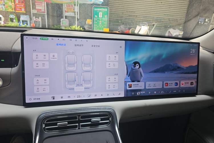 Used Geely Galaxy M9 2025 Model 210km Four-Wheel-Drive Leading Edition Audio And AC Panel