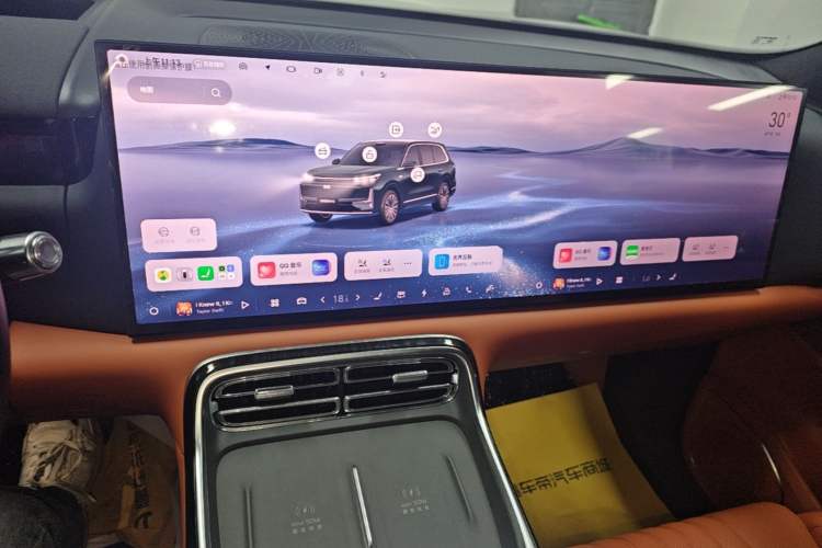 Used Geely Galaxy M9 2025 Model 210km Four-Wheel-Drive Leading Edition Audio And AC Panel