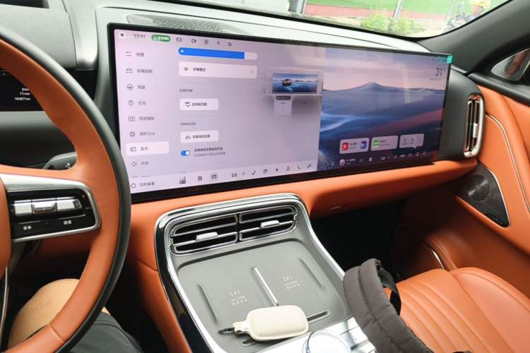 Used Geely Galaxy M9 2025 Model 210km Four-Wheel-Drive Leading Edition Audio And AC Panel