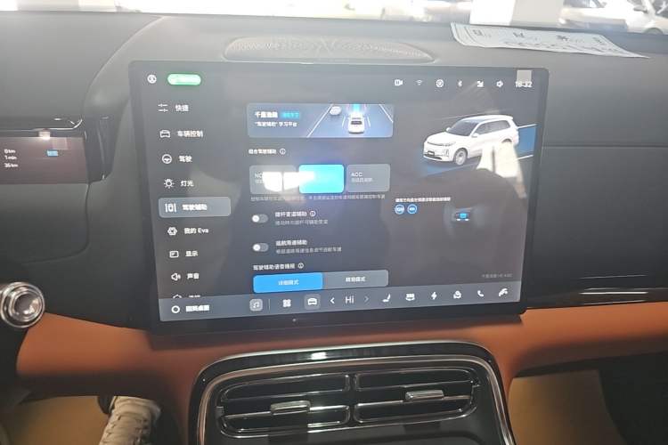 Used Geely Galaxy M9 2025 Model 100km Two-Wheel-Drive Smart Navigation Edition Audio And AC Panel