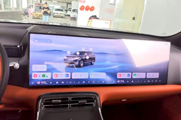 Used Geely Galaxy M9 2025 Model 210km Four-Wheel-Drive Leading Edition Audio And AC Panel
