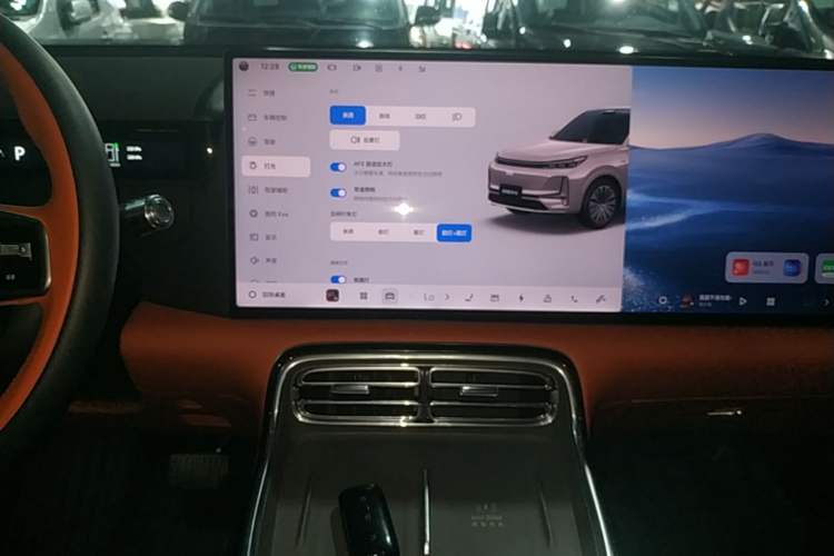 Used Geely Galaxy M9 2025 Model 210km Four-Wheel-Drive Leading Edition Audio And AC Panel