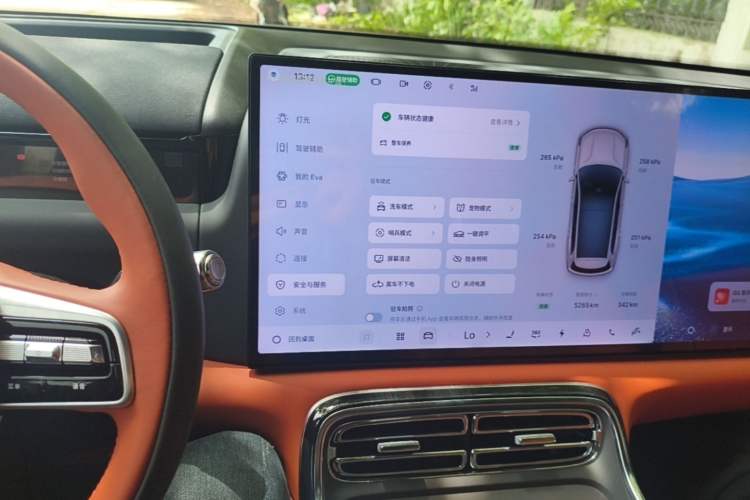 Used Geely Galaxy M9 2025 Model 210km Four-Wheel-Drive Leading Edition Audio And AC Panel