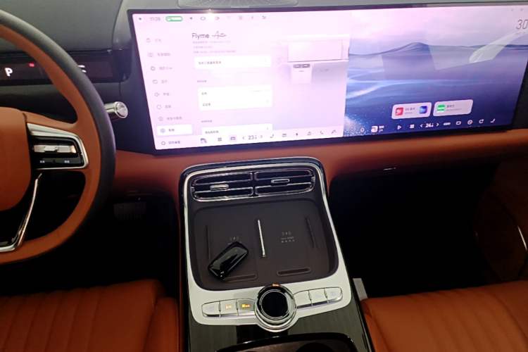 Used Geely Galaxy M9 2025 Model 210km Four-Wheel-Drive Leading Edition Audio And AC Panel