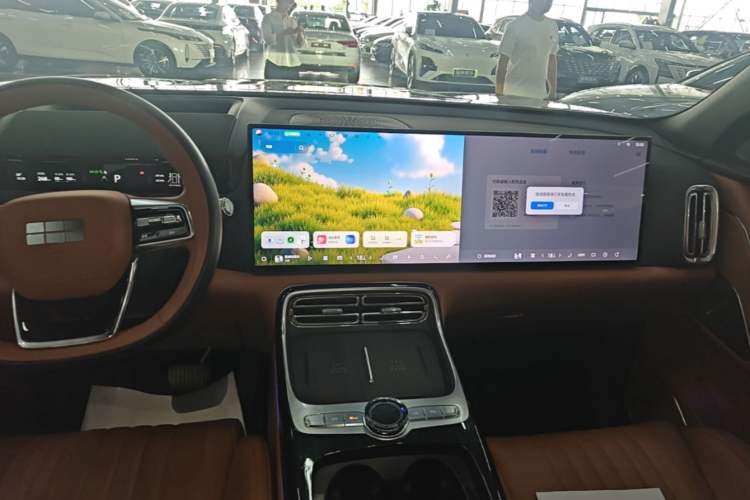 Used Geely Galaxy M9 2025 Model 210km Four-Wheel-Drive Leading Edition Audio And AC Panel