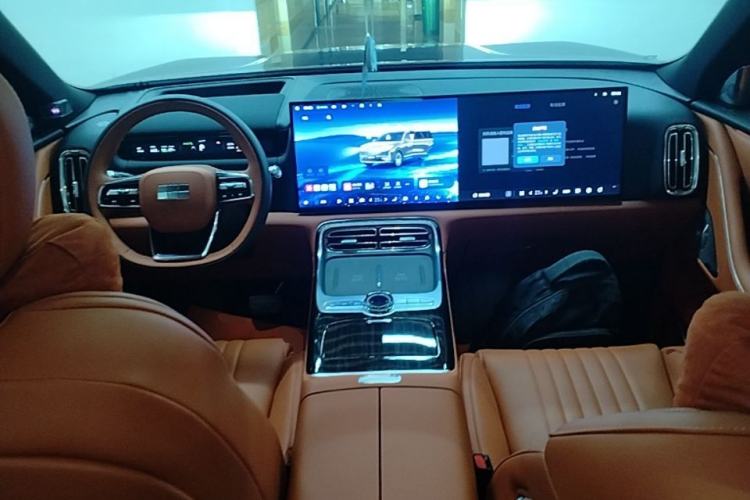 Used Geely Galaxy M9 2025 Model 210km Four-Wheel-Drive Leading Edition Center Console