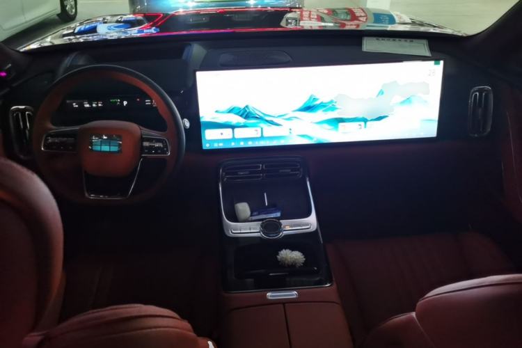 Used Geely Galaxy M9 2025 Model 210km Four-Wheel-Drive Leading Edition Center Console