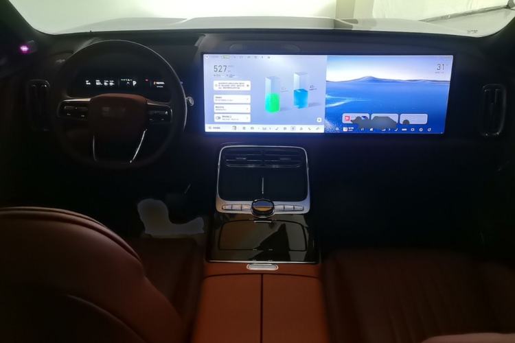 Used Geely Galaxy M9 2025 Model 210km Four-Wheel-Drive Leading Edition Center Console