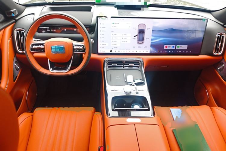 Used Geely Galaxy M9 2025 Model 230km Two-Wheel-Drive Exploration Edition Center Console