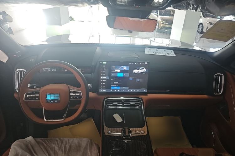 Used Geely Galaxy M9 2025 Model 100km Two-Wheel-Drive Smart Navigation Edition Center Console