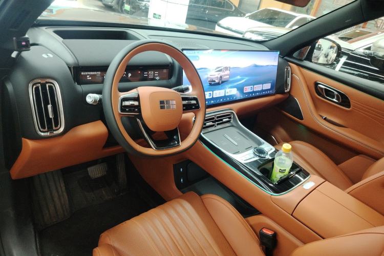 Used Geely Galaxy M9 2025 Model 210km Four-Wheel-Drive Leading Edition Center Console