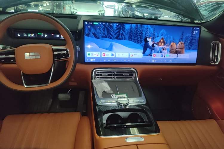 Used Geely Galaxy M9 2025 Model 210km Four-Wheel-Drive Leading Edition Center Console