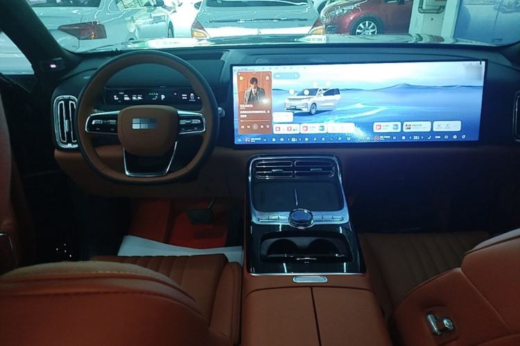 Used Geely Galaxy M9 2025 Model 210km Four-Wheel-Drive Leading Edition Center Console