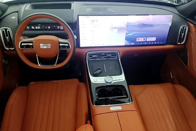 Used Geely Galaxy M9 2025 Model 210km Four-Wheel-Drive Leading Edition Center Console