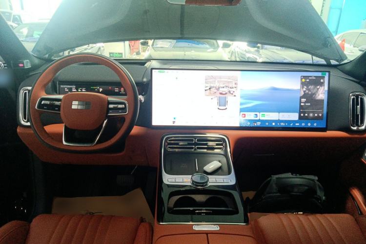 Used Geely Galaxy M9 2025 Model 210km Four-Wheel-Drive Leading Edition Center Console