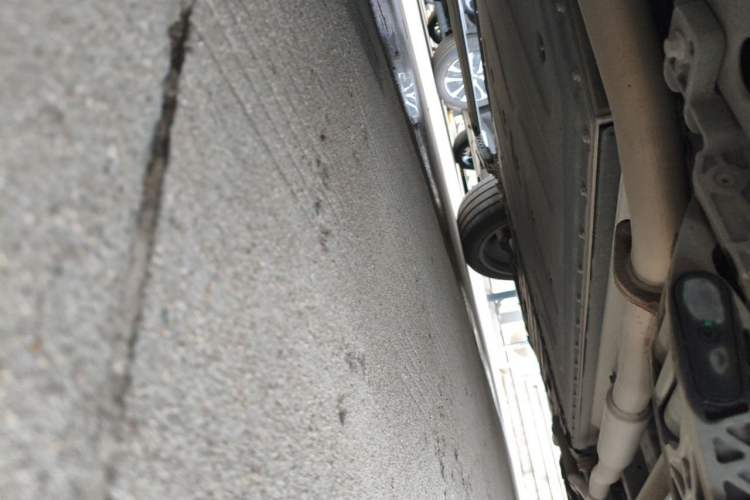 Used Geely Galaxy M9 2025 Model 210km Four-Wheel-Drive Leading Edition Chassis Front Left