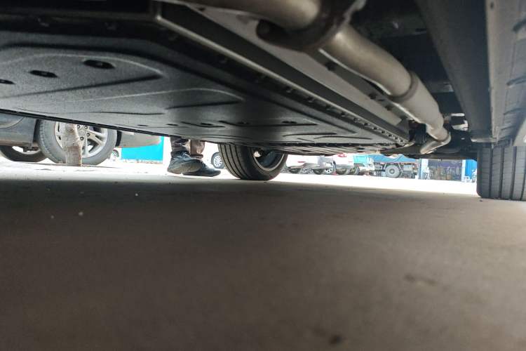 Used Geely Galaxy M9 2025 Model 210km Four-Wheel-Drive Leading Edition Chassis Front Left