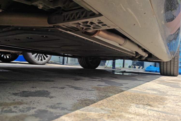 Used Geely Galaxy M9 2025 Model 210km Four-Wheel-Drive Leading Edition Chassis Front Left