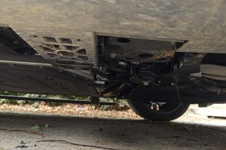 Used Geely Galaxy M9 2025 Model 210km Four-Wheel-Drive Leading Edition Chassis Front Right