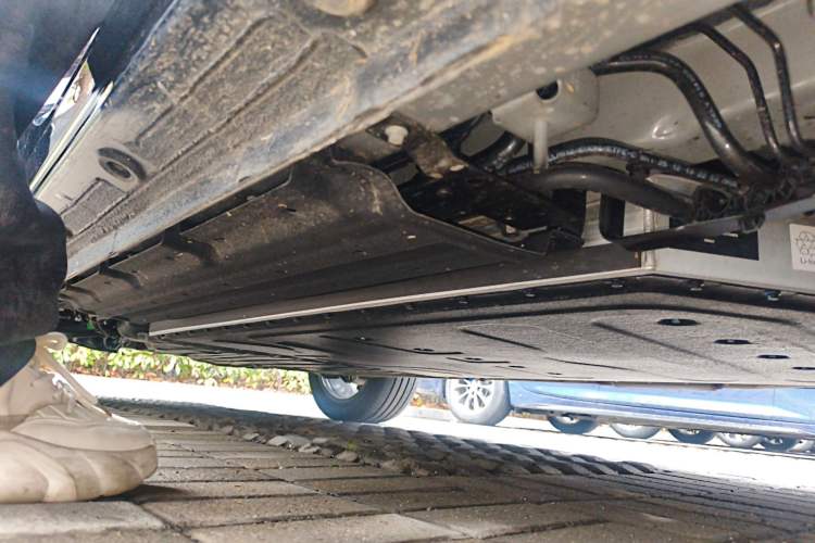 Used Geely Galaxy M9 2025 Model 230km Two-Wheel-Drive Exploration Edition Chassis Front Right