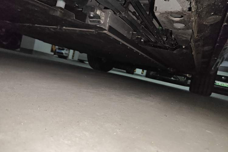 Used Geely Galaxy M9 2025 Model 210km Four-Wheel-Drive Leading Edition Chassis Front Right