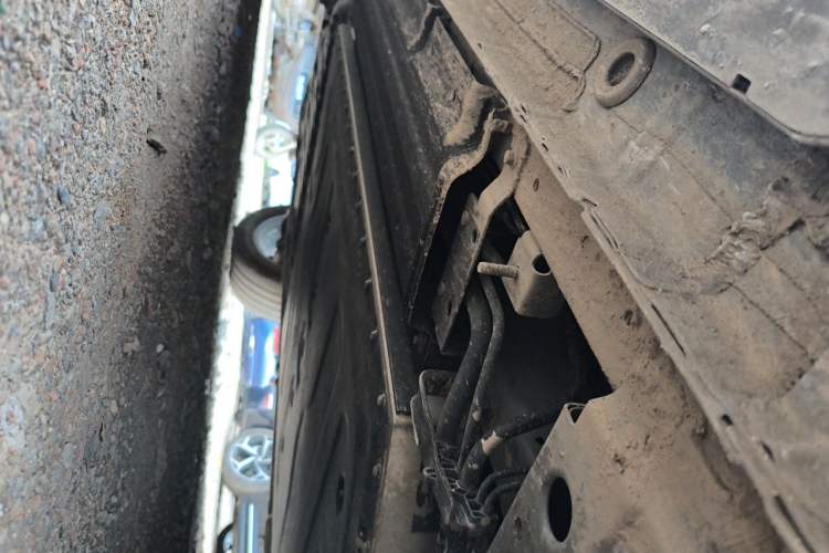 Used Geely Galaxy M9 2025 Model 230km Two-Wheel-Drive Exploration Edition Chassis Front Right