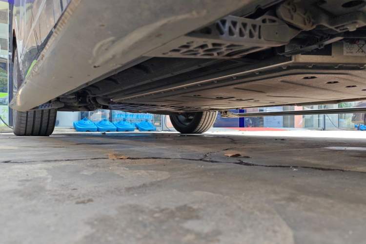 Used Geely Galaxy M9 2025 Model 210km Four-Wheel-Drive Leading Edition Chassis Front Right