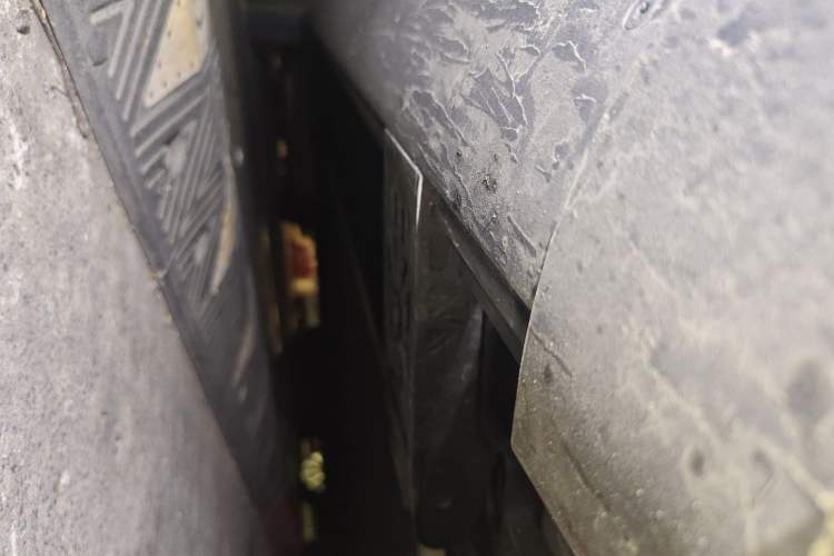 Used Geely Galaxy M9 2025 Model 230km Two-Wheel-Drive Long-Distance Edition Chassis Front Right
