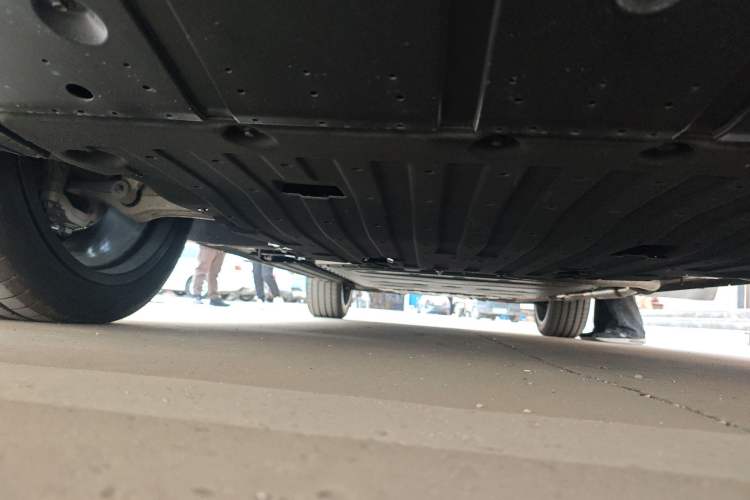 Used Geely Galaxy M9 2025 Model 210km Four-Wheel-Drive Leading Edition Chassis Front