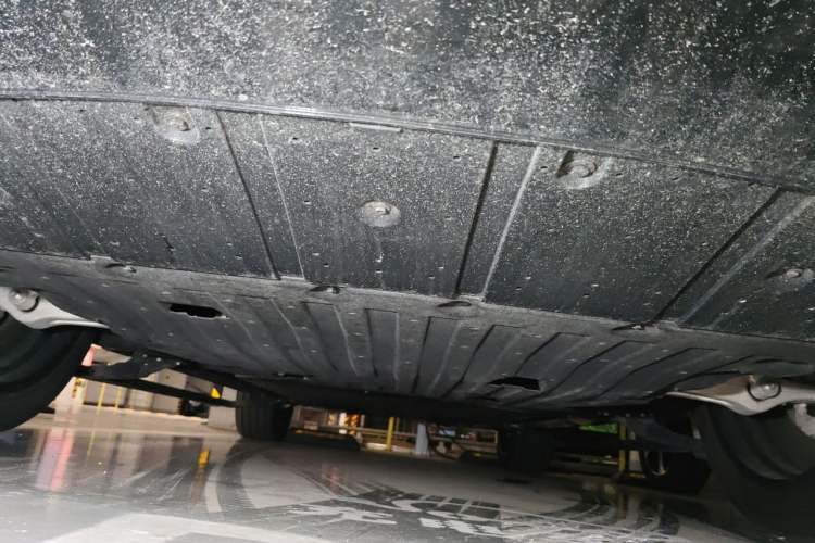Used Geely Galaxy M9 2025 Model 210km Four-Wheel-Drive Leading Edition Chassis Front