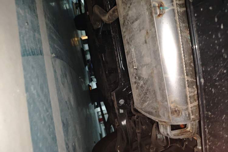 Used Geely Galaxy M9 2025 Model 230km Two-Wheel-Drive Exploration Edition Chassis Rear