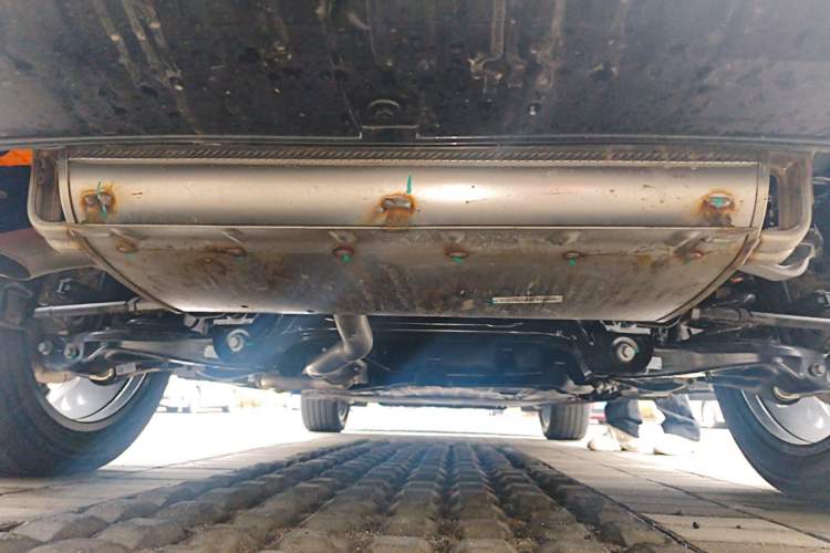 Used Geely Galaxy M9 2025 Model 230km Two-Wheel-Drive Exploration Edition Chassis Rear