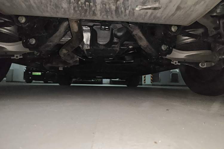 Used Geely Galaxy M9 2025 Model 210km Four-Wheel-Drive Leading Edition Chassis Rear